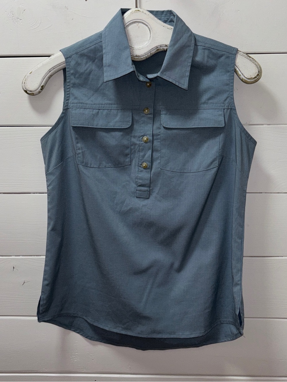 The American Outdoorsman – Women’s Sleeveless Outdoor Shirt – Blue – Size S/P - Picture 6 of 9